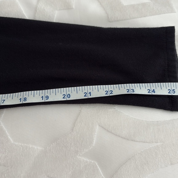 Torrid Black Leggings Sleek Stretchy Design/Fleece Interior Size 1= 14/16 - Picture 3 of 6